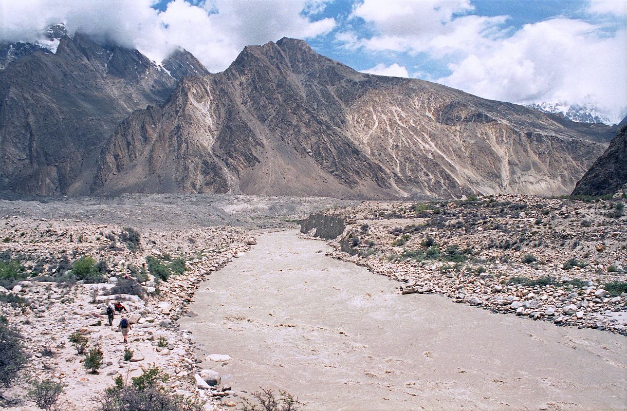 06 Trail Along Snout Of Biafo Glacier Towards Korophon